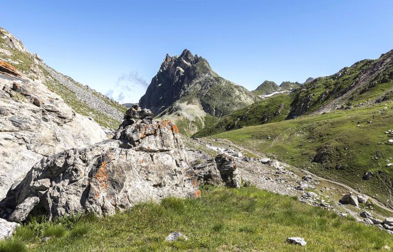Lac du Grans Ban depuis le col des Cerces Lac du Grans Ban depuis le col des Cerces