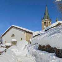 L'Église Saint-Jean-Baptiste de Bessans, située à proximité de la chapelle Saint-Antoine, deux édifices s'intégrant dans les 